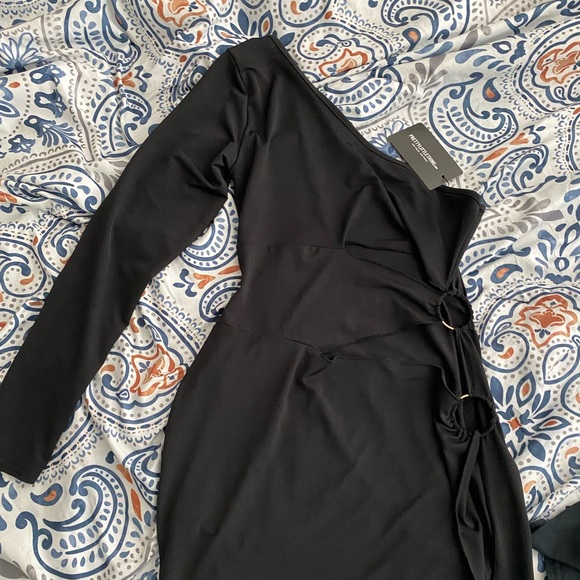 Black Slinky One Shoulder Ring Bodycon Dress - Picture 3 of 3